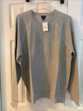 618 J. Crew Men’s Light Gray Crewneck Sweater